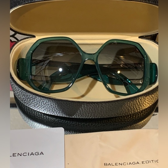 Balenciaga Edition Oversized ?EUC!retail $450.00/ Teal green sixagon shape❤️ main image 11